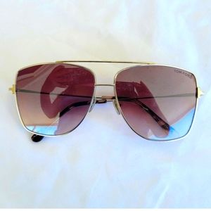 Tom Ford celebrity like aviators